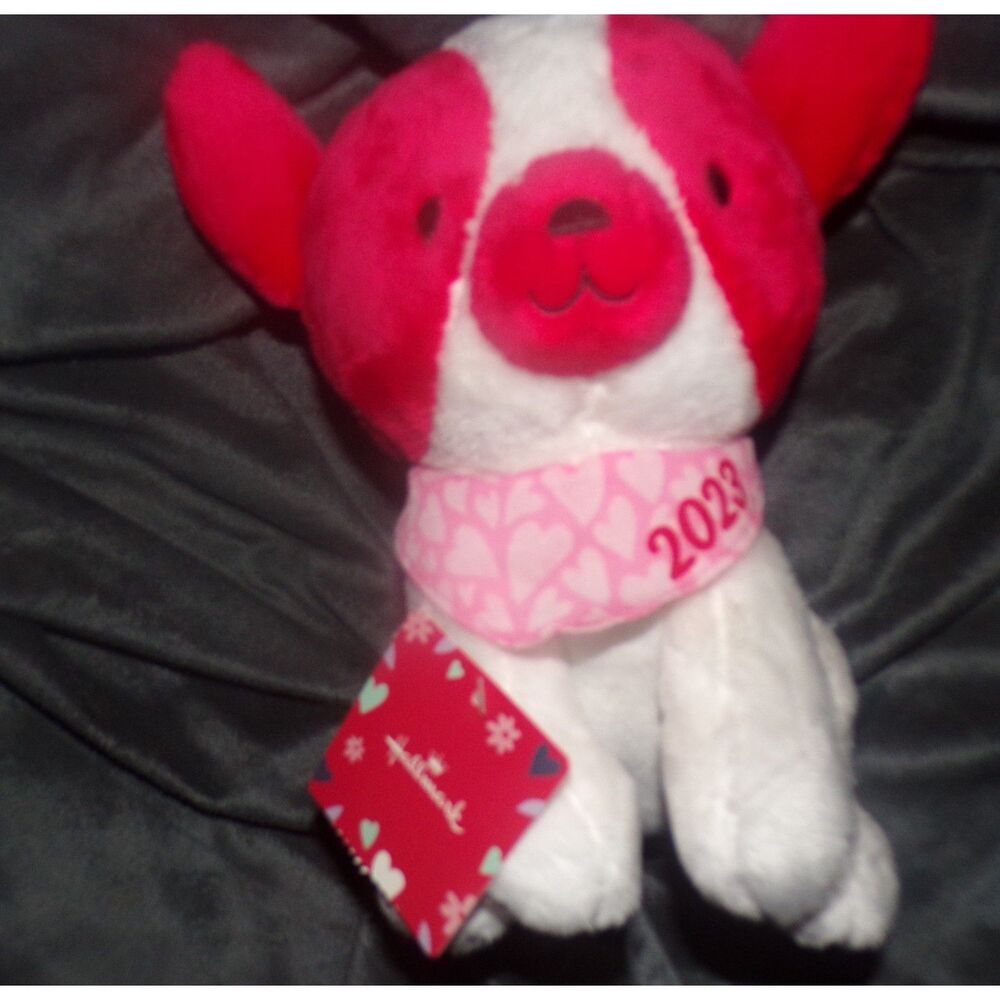 NWT   Collectible Hallmark 2023 Dog With Heart Scarf Plush,8.5"